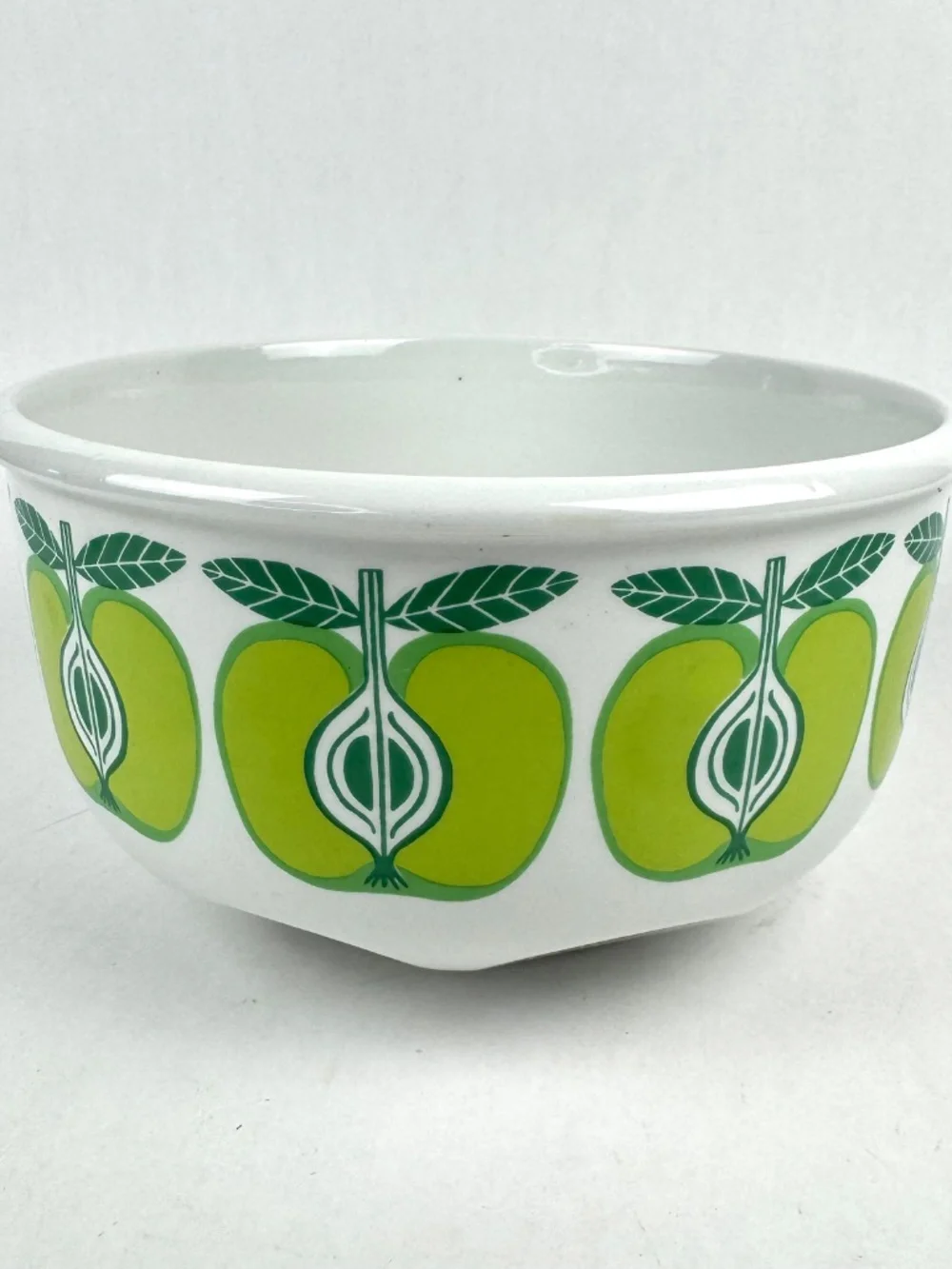 Vintage 1960s Arabia Finland Pomona Green Apple 8.5” Round Vegetable Mixing Bowl